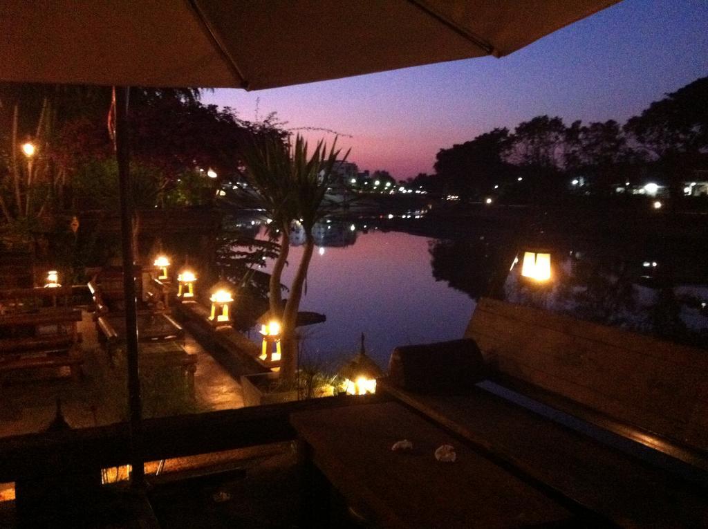 The Riverside Guest House Lampang Zewnętrze zdjęcie